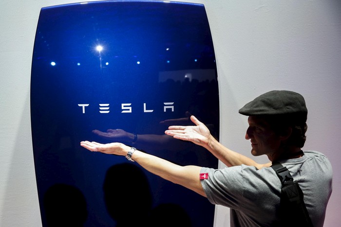 Обкладинка новини «Аккумуляторы Tesla ухудшат положение газовой генерации в Европе — аналитики»