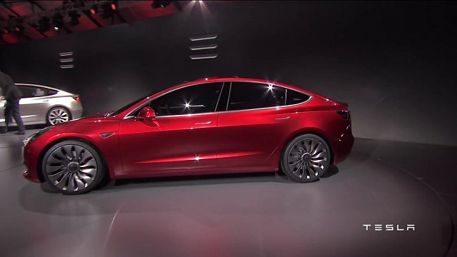 Tesla представила долгожданный электромобиль Model 3 – Слайд 3