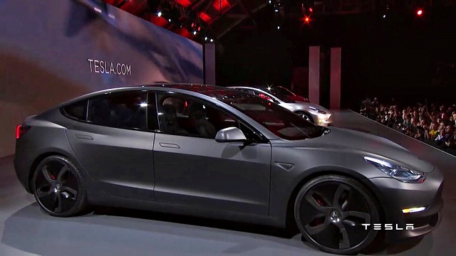 Tesla представила долгожданный электромобиль Model 3 – Слайд 2